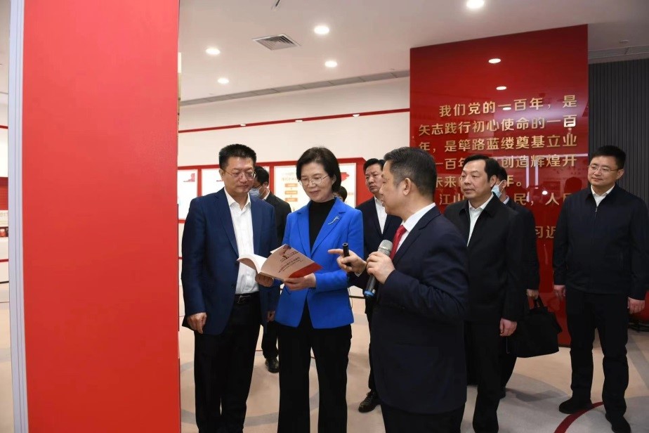 江蘇省委常委、組織部部長沈瑩調(diào)研紅豆2